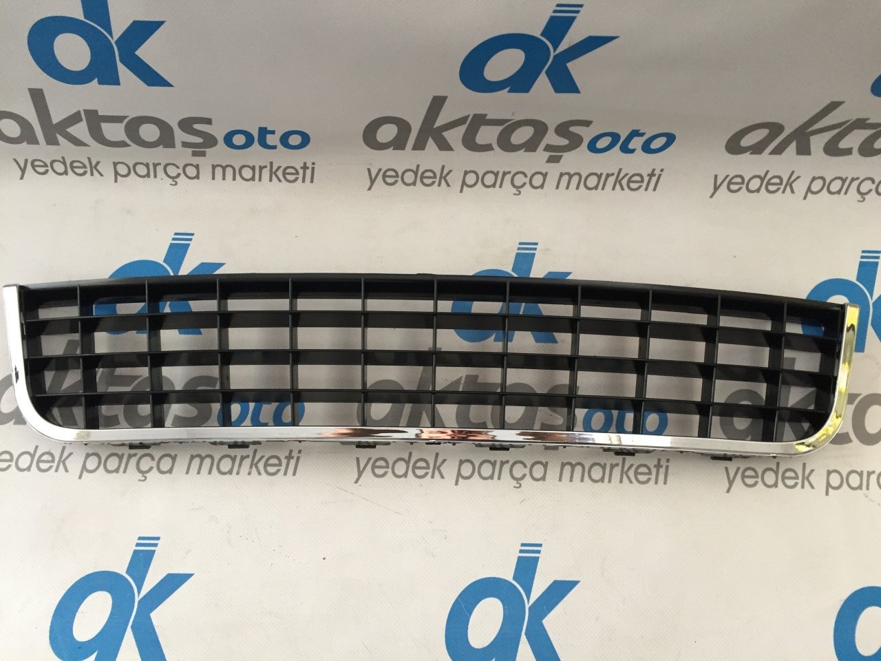 Ön Tampon Alt Izgara Linea Siyah