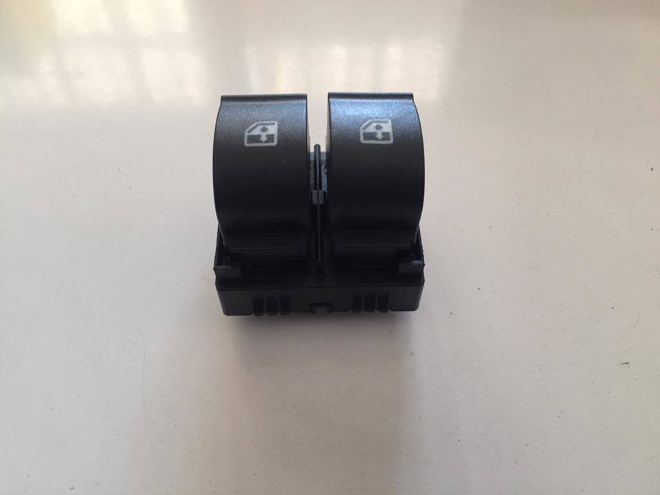 Cam Düğme Linea Sol Çiftli